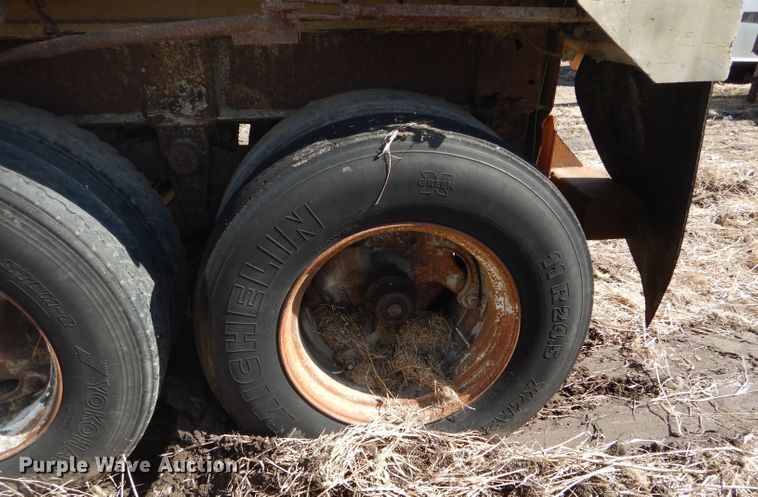 image for item DF3004 1981 East end dump trailer