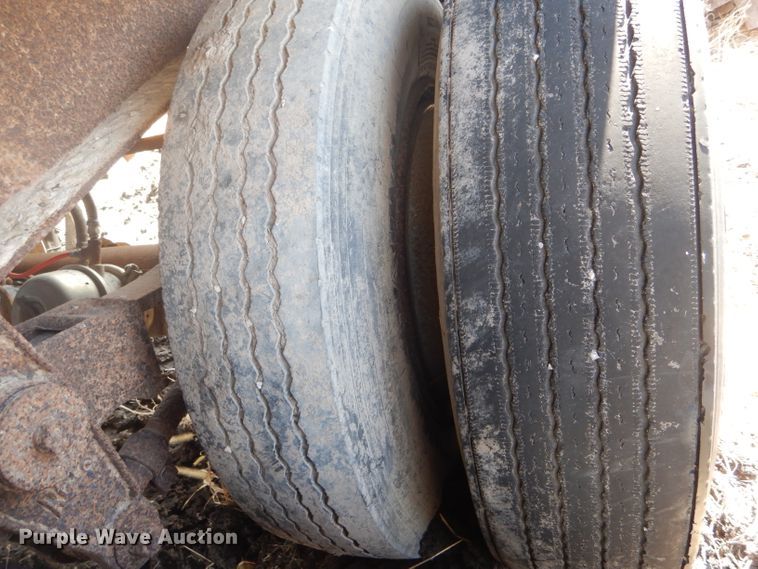 image for item DF3004 1981 East end dump trailer