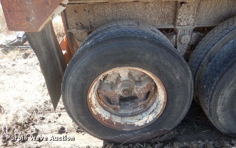 image for item DF3004 1981 East end dump trailer