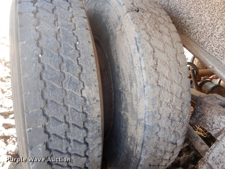 image for item DF3004 1981 East end dump trailer