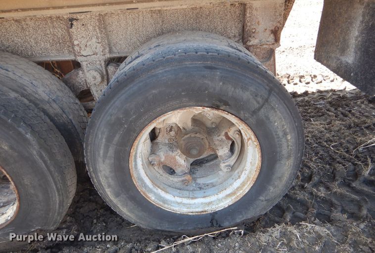 image for item DF3004 1981 East end dump trailer