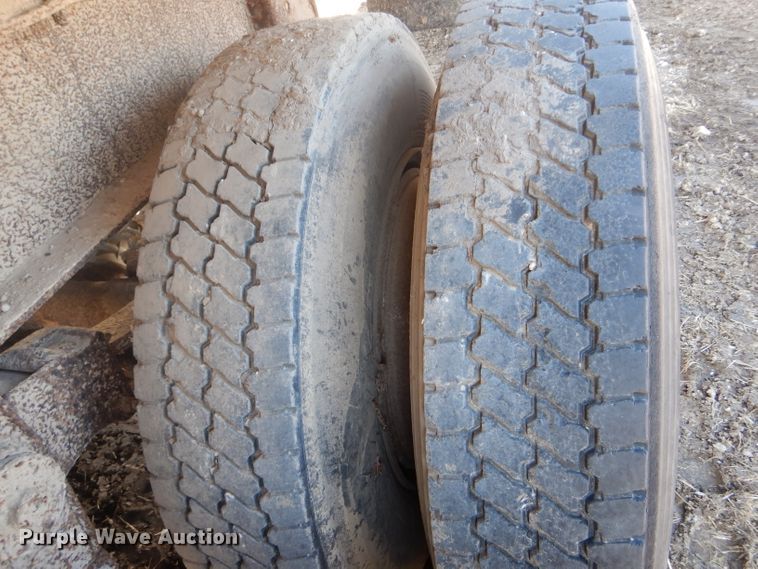 image for item DF3004 1981 East end dump trailer