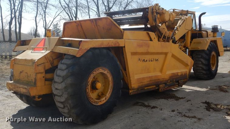 image for item DF3008 1977 John Deere 762 elevating scraper