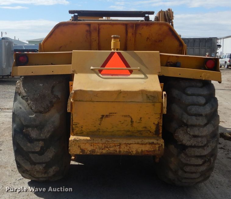 image for item DF3008 1977 John Deere 762 elevating scraper