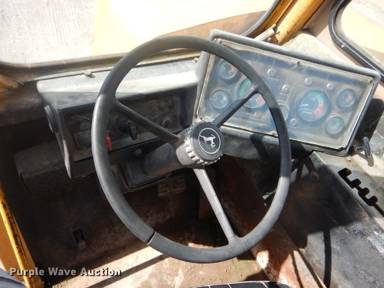 image for item DF3008 1977 John Deere 762 elevating scraper