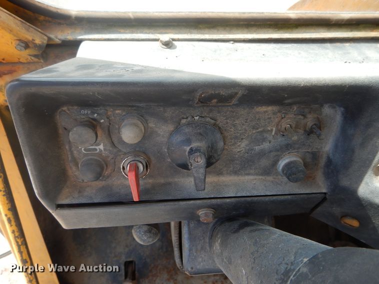 image for item DF3008 1977 John Deere 762 elevating scraper