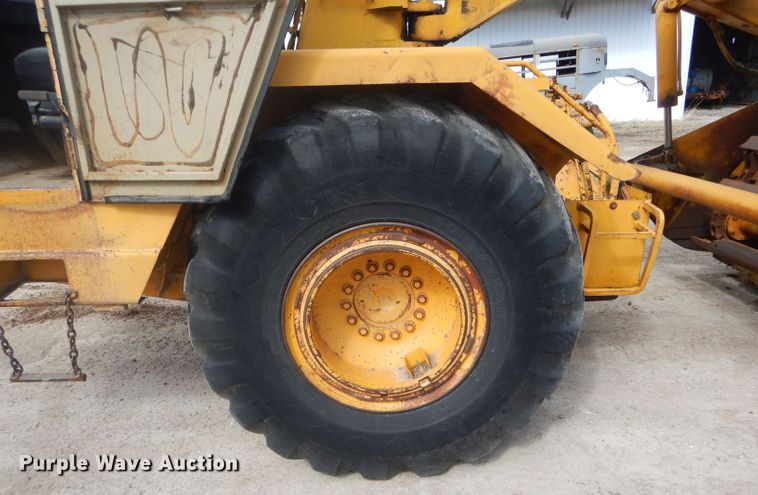 image for item DF3008 1977 John Deere 762 elevating scraper