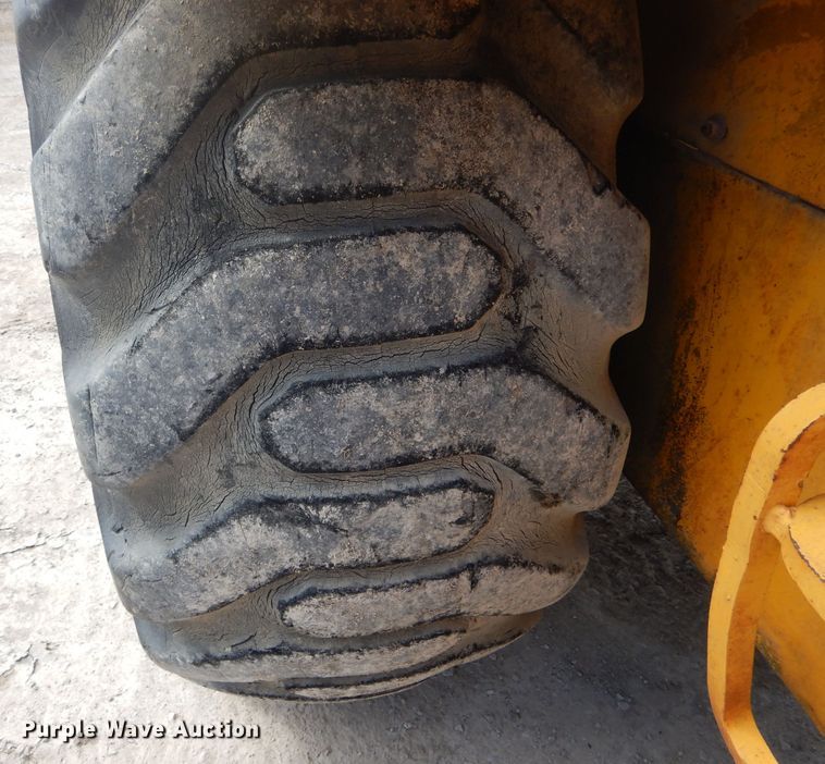 image for item DF3008 1977 John Deere 762 elevating scraper