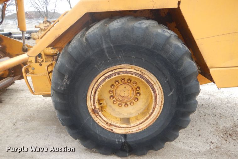 image for item DF3008 1977 John Deere 762 elevating scraper