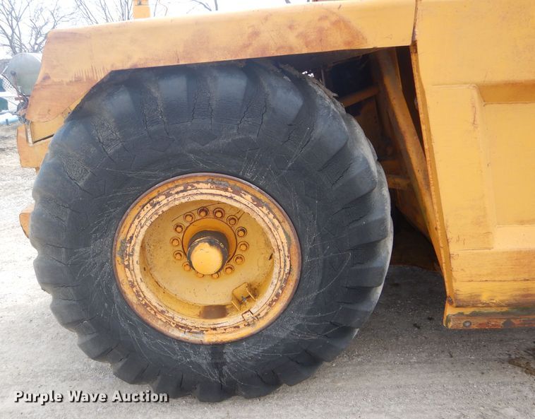 image for item DF3008 1977 John Deere 762 elevating scraper