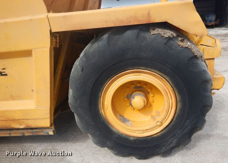 image for item DF3008 1977 John Deere 762 elevating scraper