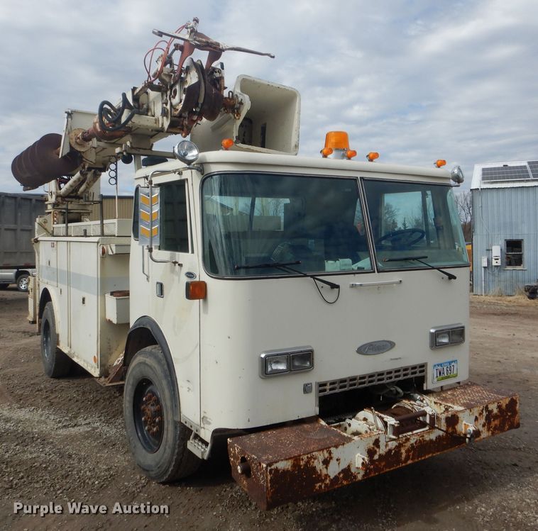 image for item DF3009 1988 Pierce digger derrick truck