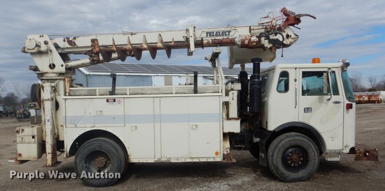 image for item DF3009 1988 Pierce digger derrick truck