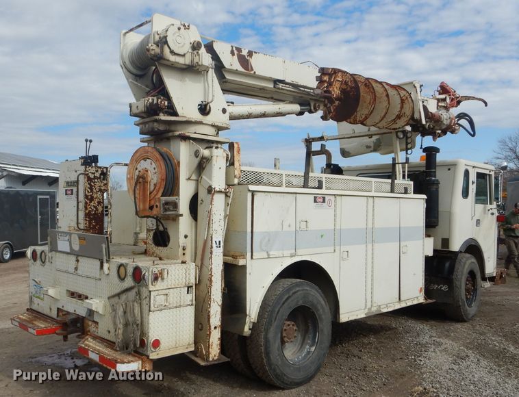 image for item DF3009 1988 Pierce digger derrick truck