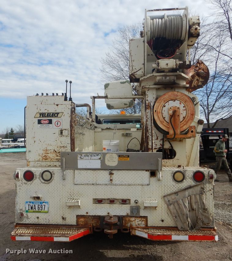 image for item DF3009 1988 Pierce digger derrick truck