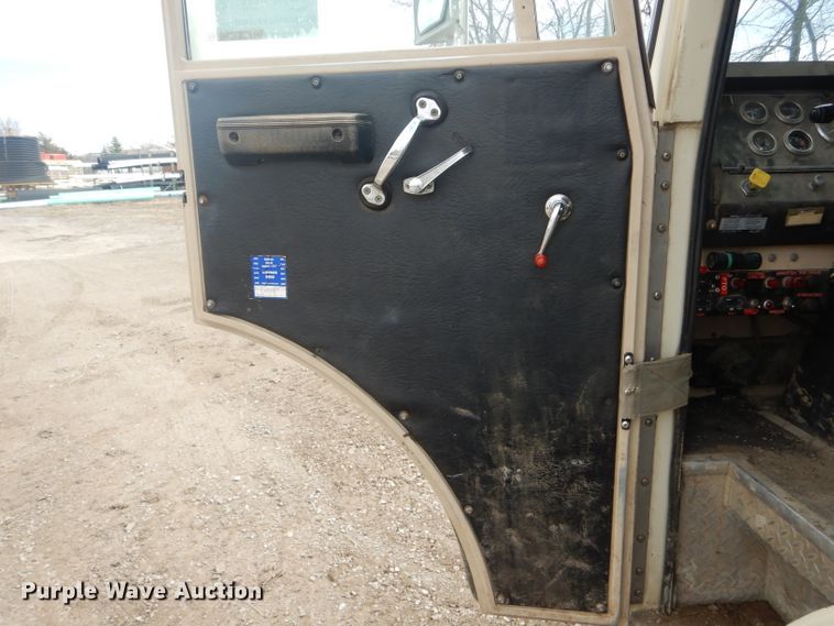 image for item DF3009 1988 Pierce digger derrick truck