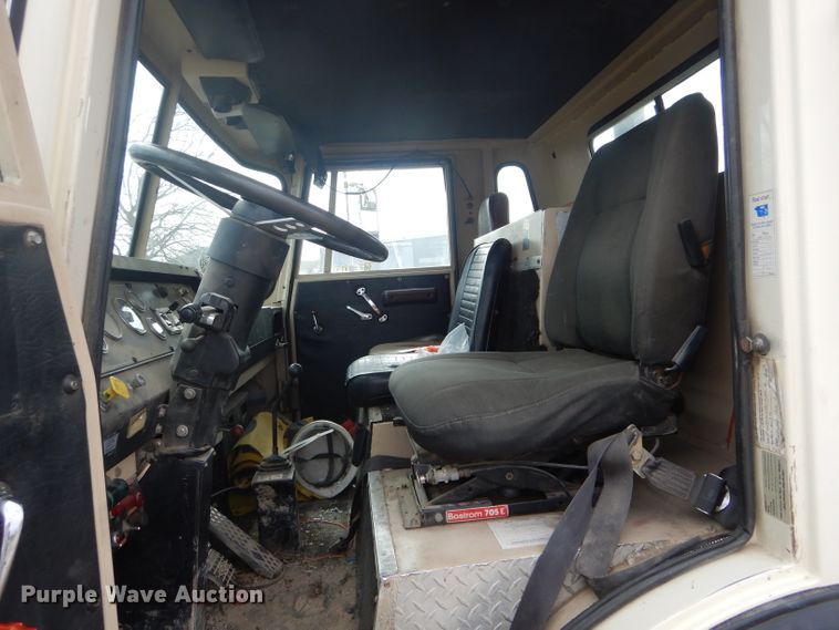 image for item DF3009 1988 Pierce digger derrick truck