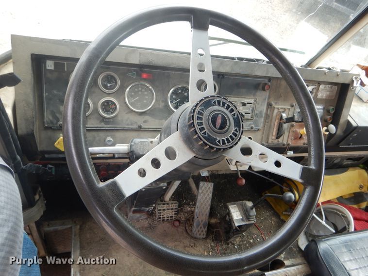 image for item DF3009 1988 Pierce digger derrick truck