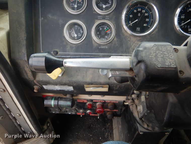 image for item DF3009 1988 Pierce digger derrick truck