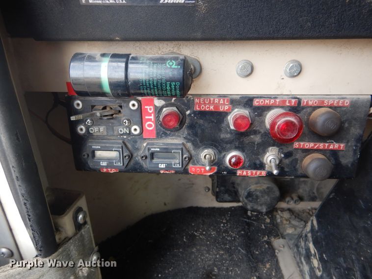 image for item DF3009 1988 Pierce digger derrick truck