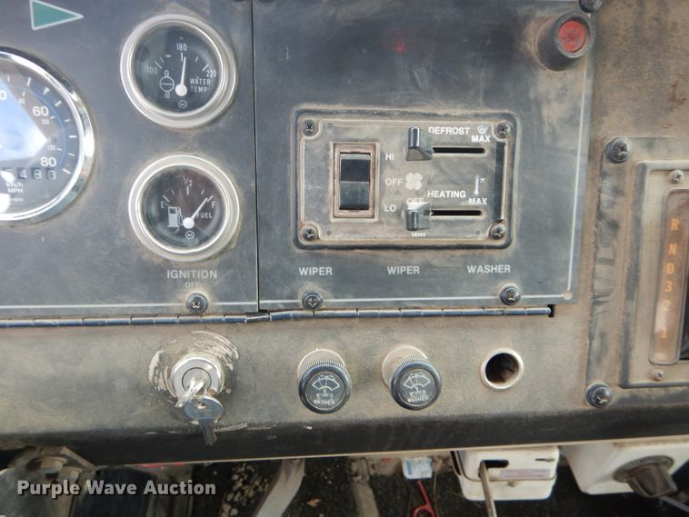 image for item DF3009 1988 Pierce digger derrick truck