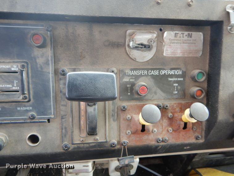 image for item DF3009 1988 Pierce digger derrick truck