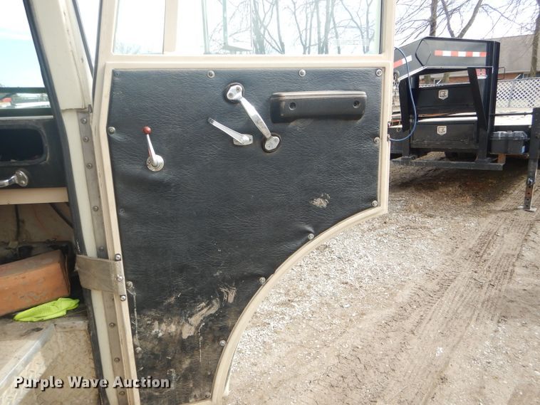 image for item DF3009 1988 Pierce digger derrick truck