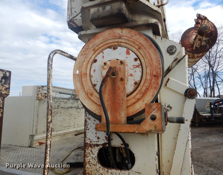 image for item DF3009 1988 Pierce digger derrick truck