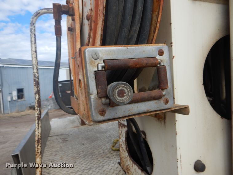 image for item DF3009 1988 Pierce digger derrick truck