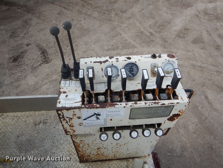 image for item DF3009 1988 Pierce digger derrick truck