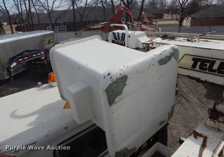 image for item DF3009 1988 Pierce digger derrick truck