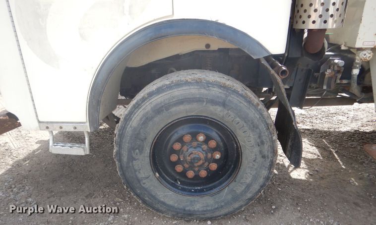 image for item DF3009 1988 Pierce digger derrick truck