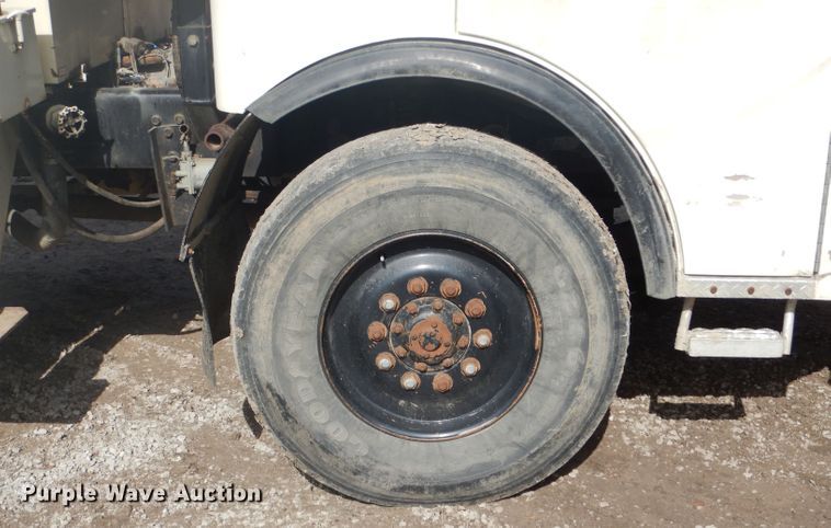 image for item DF3009 1988 Pierce digger derrick truck