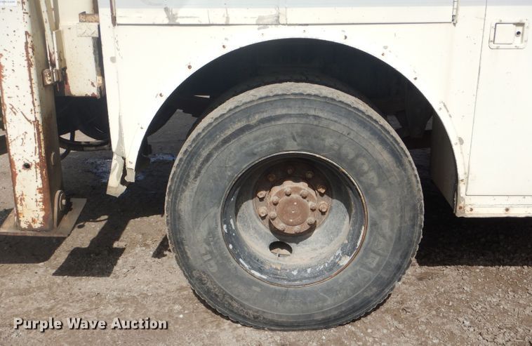 image for item DF3009 1988 Pierce digger derrick truck