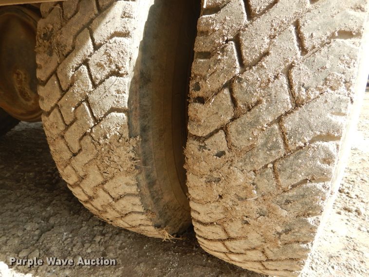 image for item DF3009 1988 Pierce digger derrick truck