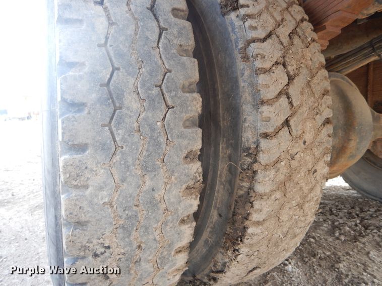 image for item DF3009 1988 Pierce digger derrick truck