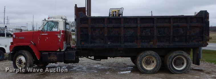image for item DF3027 1984 GMC Brigadier dump truck