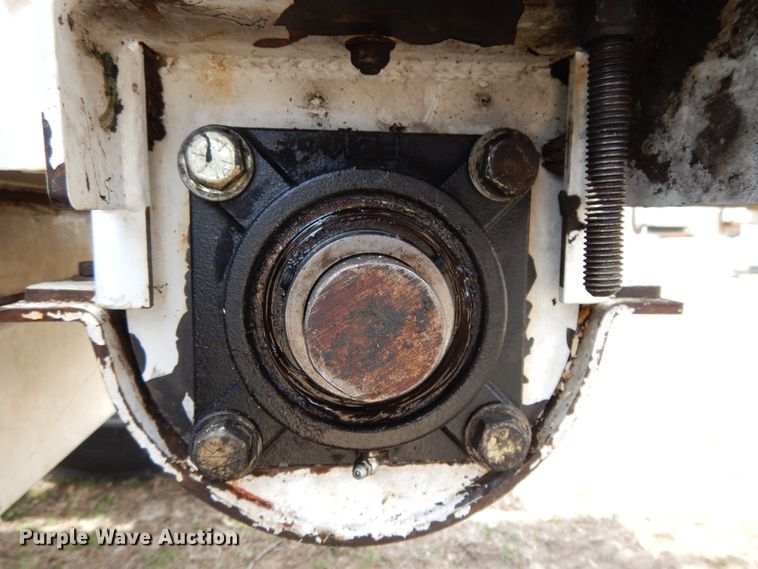 image for item DF5942 2008 Altec DC-1217-CFD wood chipper