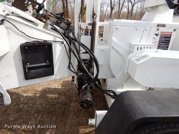 image for item DF5942 2008 Altec DC-1217-CFD wood chipper