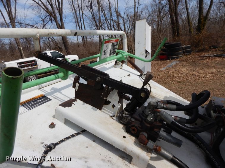 image for item DF5942 2008 Altec DC-1217-CFD wood chipper