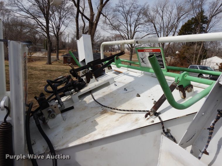 image for item DF5942 2008 Altec DC-1217-CFD wood chipper