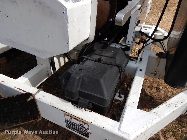 image for item DF5942 2008 Altec DC-1217-CFD wood chipper