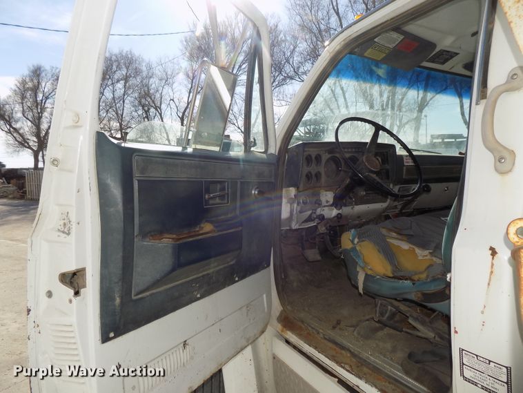 image for item DG2536 1981 Chevrolet C6500 dump truck