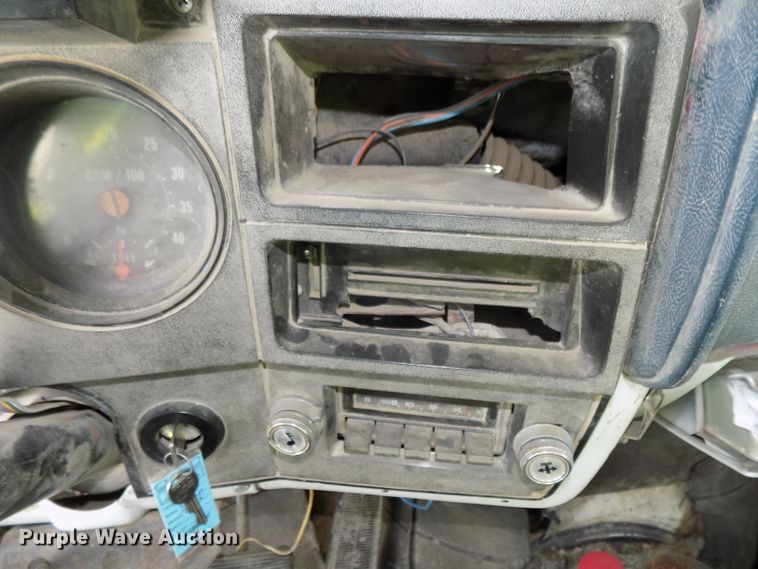 image for item DG2536 1981 Chevrolet C6500 dump truck