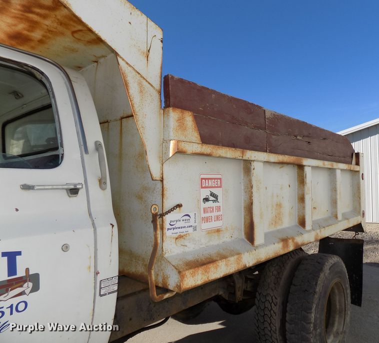 image for item DG2536 1981 Chevrolet C6500 dump truck