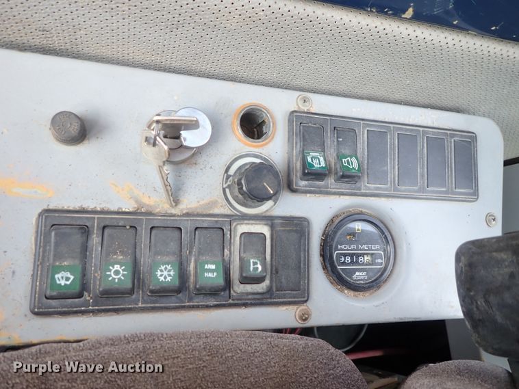 image for item DG3011 1999 Hyundai Robex 250LC-3 excavator