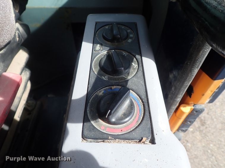 image for item DG3011 1999 Hyundai Robex 250LC-3 excavator