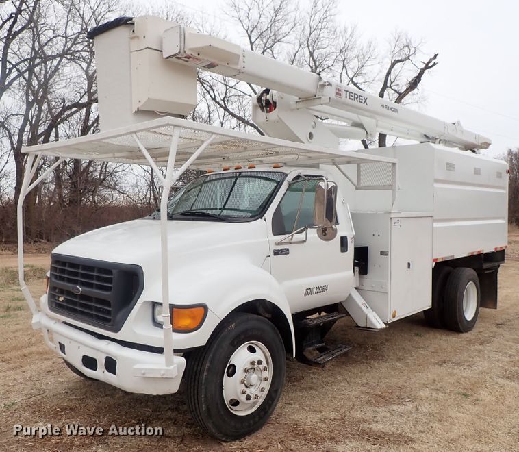 image for item DG3023 2001 Ford F750 forestry bucket truck