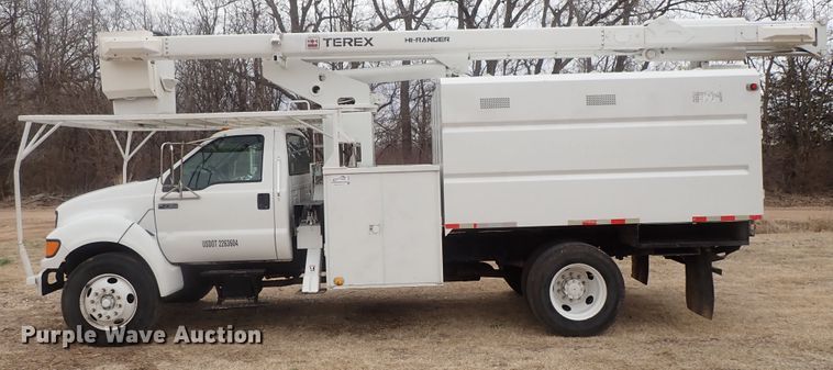 image for item DG3023 2001 Ford F750 forestry bucket truck