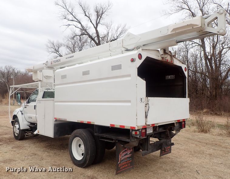 image for item DG3023 2001 Ford F750 forestry bucket truck